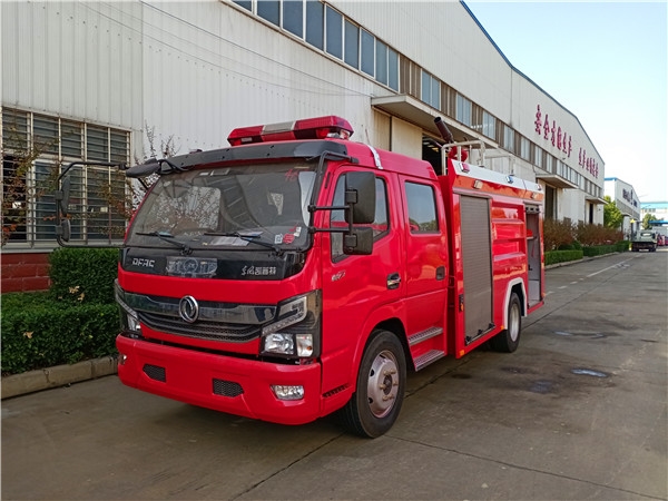 東風2噸水罐消防車.jpg